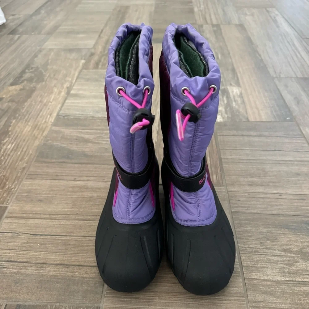 SOREL YOUTH FLURRY GIRLS’ SNOW BOOT size 7.